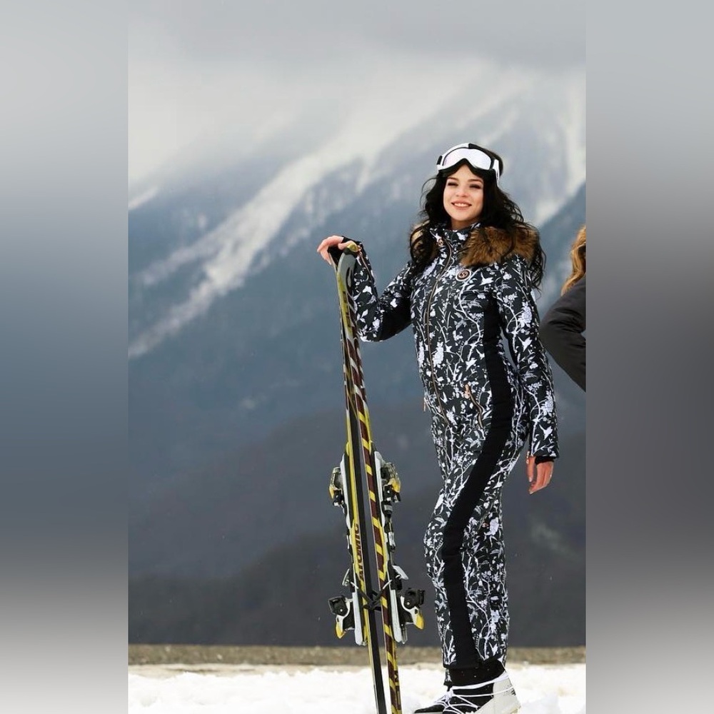 Women's Stylish Black and White Ski Suit snowsuit